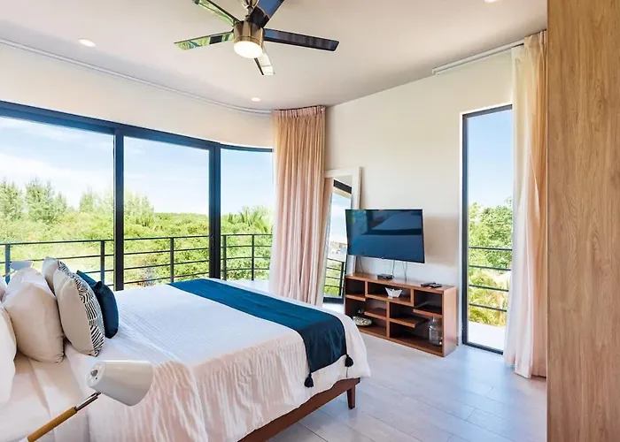 Oceanview 1-Br Beach Condo